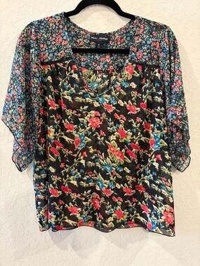 Mason + Mackenzie Floral Semi-Sheer Flutter Sleeve V-Neck Blouse